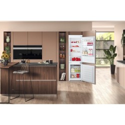 Hotpoint Ariston Frigorifero combinato ad incasso BCB 703011 E